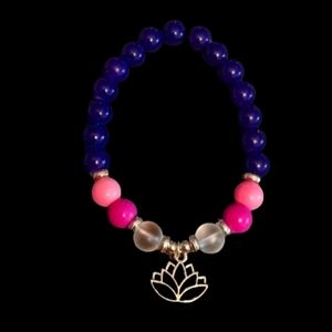 Glass bead bracelet with lotus flower charm purple, pink, fuchsia